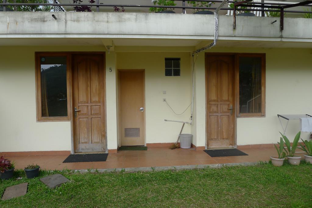 Puri Bernadi Guest House Lembang Oda fotoğraf