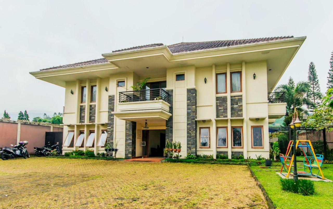 Puri Bernadi Guest House Lembang Dış mekan fotoğraf